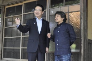 写真:市長と松原豊さん
