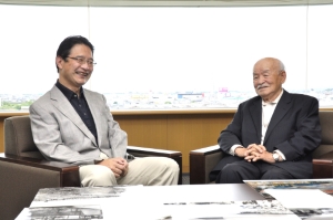 写真:市長と倉田栄一さん