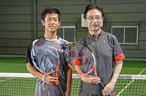 写真:市長と西岡良仁さん