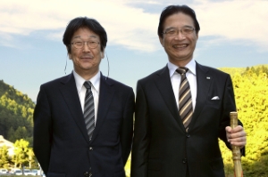 写真:市長と三浦佑之さん