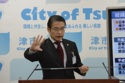 動画サムネイル:平成28年11月21日定例記者会見