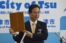 写真:平成27年4月27日記者会見の様子