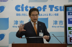 写真:平成27年11月17日定例記者会見の様子