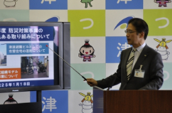 写真：平成25年1月18日定例記者会見の様子