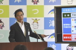 写真：平成25年5月20日定例記者会見の様子