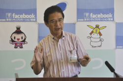 写真：平成25年8月2日定例記者会見の様子