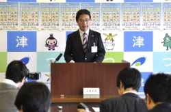 写真:平成24年1月17日定例記者会見の様子