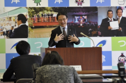 写真:平成24年3月5日定例記者会見の様子