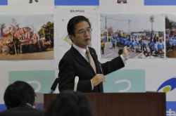 写真:平成24年4月3日定例記者会見の様子