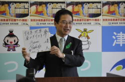 写真:平成24年4月16日定例記者会見の様子