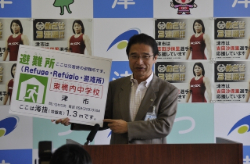 写真:平成24年6月15日定例記者会見の様子