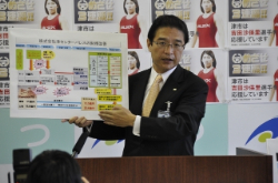 写真:平成24年6月28日定例記者会見の様子