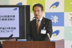 写真:平成24年12月21日定例記者会見の様子