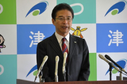 写真:平成23年4月25日市長就任記者会見の様子