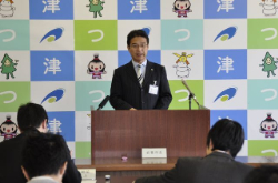 写真:平成23年12月26日定例記者会見の様子