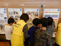 写真:ユニバーサルデザイン(UD)に関する展示の様子2