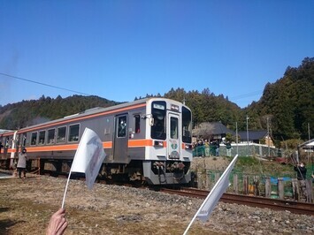 写真：平成26年3月26日全線復旧記念式典