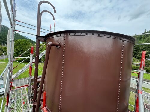 写真：タンク外面の塗装のようす