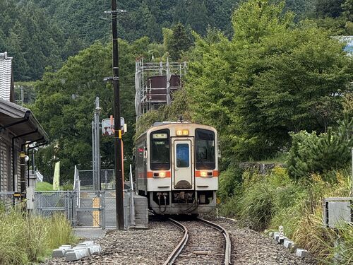 写真：塗装後の給水塔(東から)