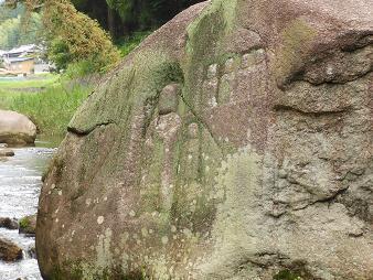 写真：磨崖石仏群