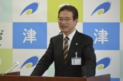 写真：平成26年1月9日定例記者会見の様子