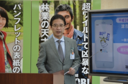 写真：平成26年3月25日定例記者会見の様子