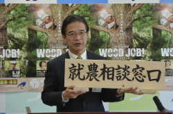 写真：平成26年4月3日定例記者会見の様子