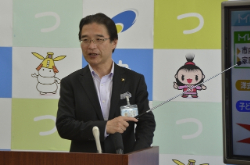 写真：平成26年6月2日定例記者会見の様子