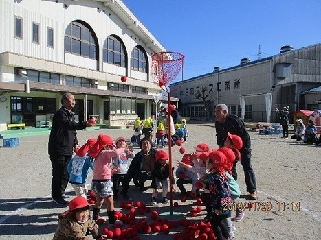 写真：玉入れの様子