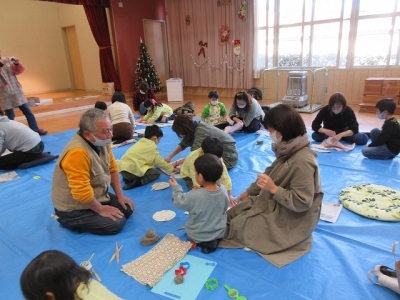 写真：親子陶芸教室の様子
