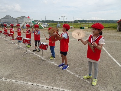 写真：鼓隊の演奏の様子