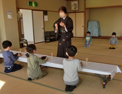 写真：お茶の稽古の様子