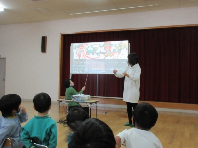 写真:聾学校の子どもたちや先生との交流2