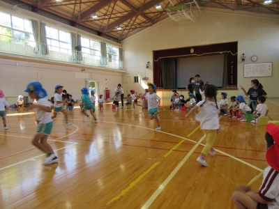 写真:聾学校の子どもたちや先生との交流1