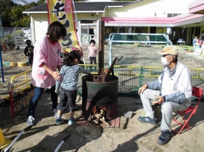 写真：焼き芋パーティーの様子