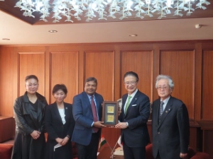 写真：在大阪・神戸インド総領事館 ニキレーシュ・ギリ総領事　来訪2