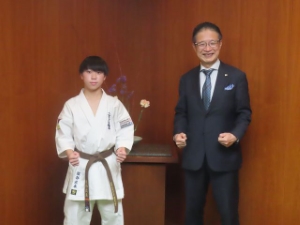 写真：服部選手と市長