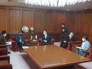 写真：在大阪・神戸インド総領事館 ニキレーシュ・ギリ総領事　来訪1