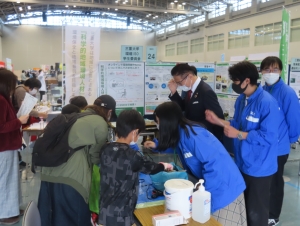写真：環境フェスタ三重大学ブース