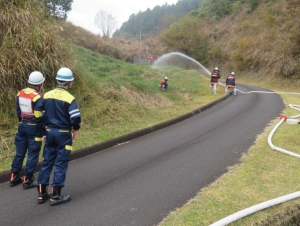 写真：総合防災訓練火点の消火