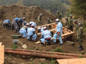 写真：消防倒壊訓練
