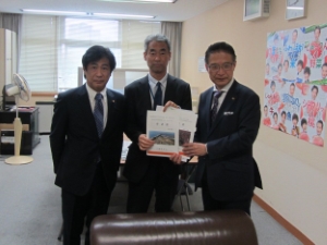 写真：天河宏文局長