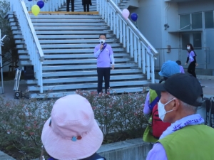 写真:パープルリボン挨拶