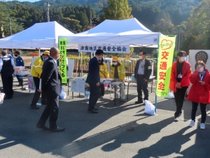 写真:みすぎ秋まつり交通安全