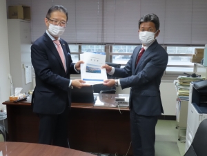 写真：小泉克巳用地部長