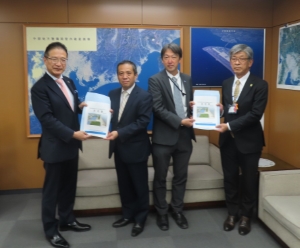 写真:津松坂港直轄海岸事業中部地方整備局要望活動