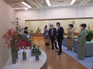 写真:未生流津支部創立80周年記念花展