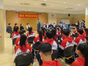 写真:華岡芸術学校挨拶