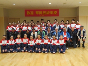 写真:華岡芸術学校記念撮影