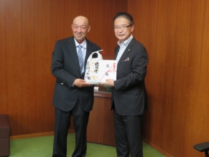 写真：前川農産玄米寄贈